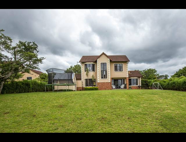 4 BEDROOM FREEHOLD SOLD IN CLIFTON HILL ESTATE